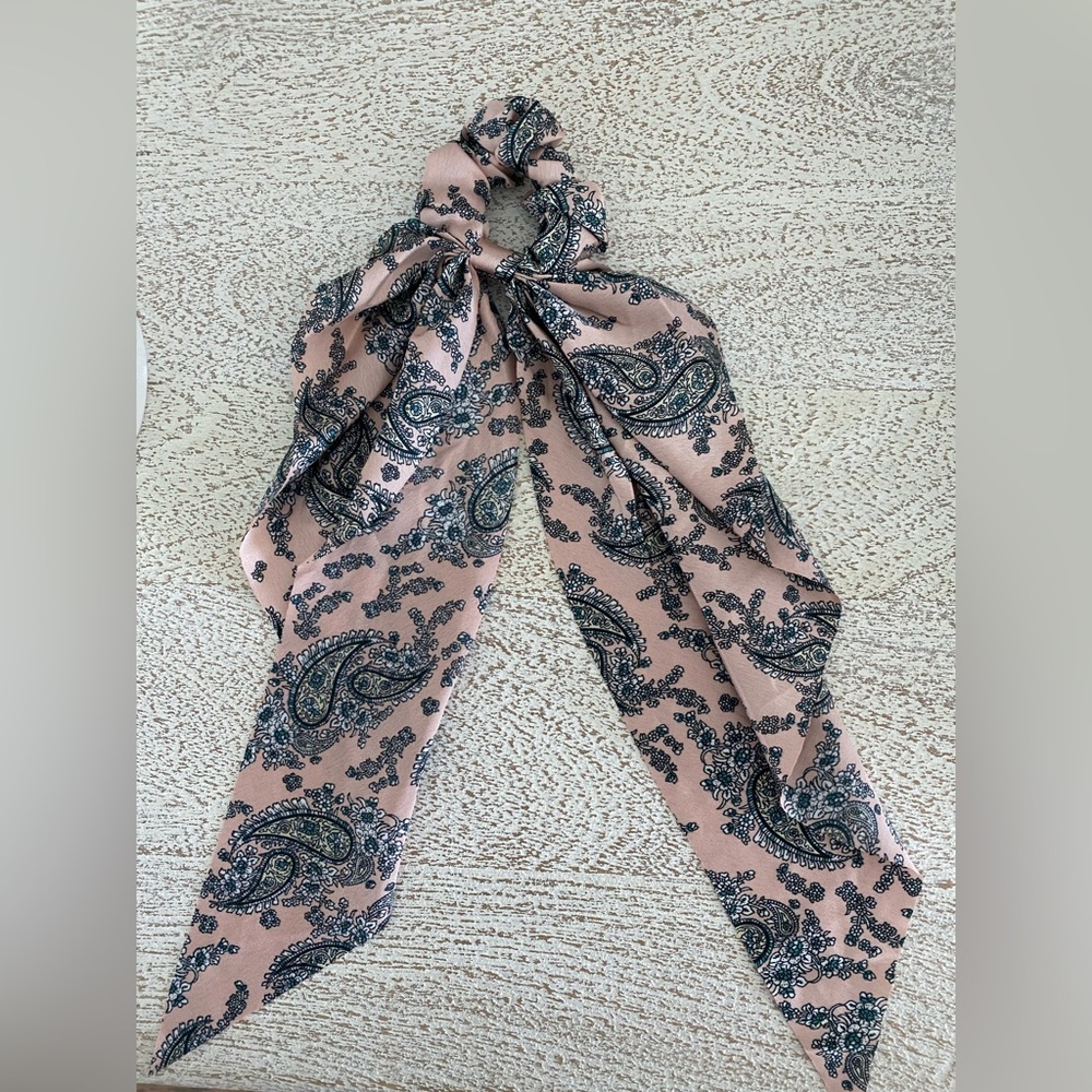 NWOT Scarf Scrunchie